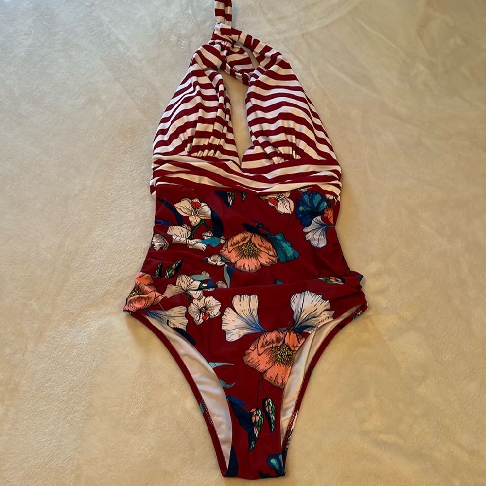 CUPSHE Ruched Halter Neck One Piece